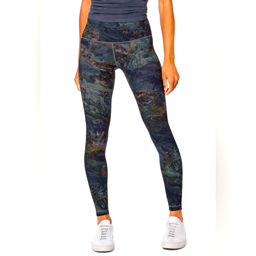 Women's LULULEMON Wunder Under 28" Tight in Radiant Multi, Sz. 6